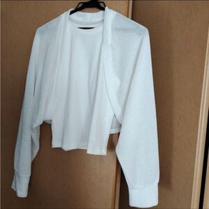GU White Sweater and Halter Top Bolero Set